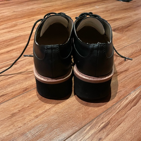 Shoes in size 6.5 - Picture 3 of 6